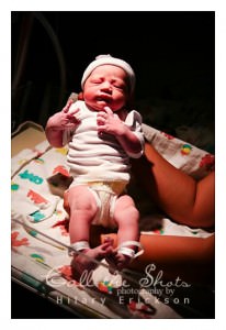 Take some labor and delivery photography tips from someone who takes pictures in a delivery room every time she works.